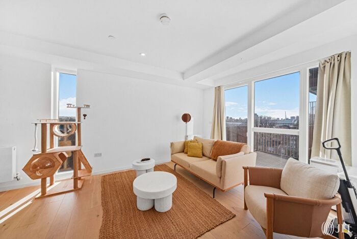 3 Bedroom Flat For Sale In West Ham Lane, London, E15