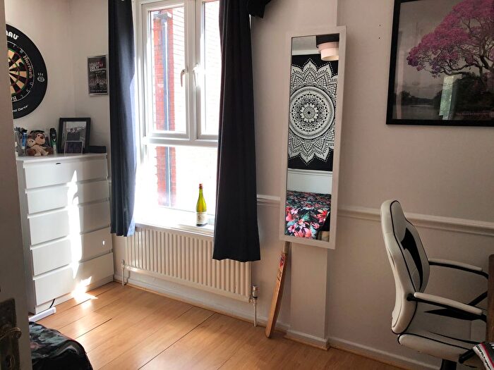4 Bedroom Town House To Rent In Bedford Road, London, SW4