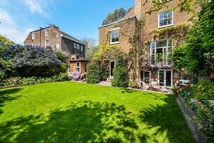 4 Bedroom Semi-Detached House To Rent In Northampton Park, Northampton Park, N1