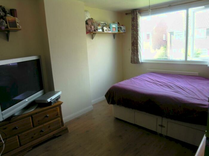 3 Bedroom Semi-Detached House To Rent In Pinecroft, Whitchurch, Bristol, BS14