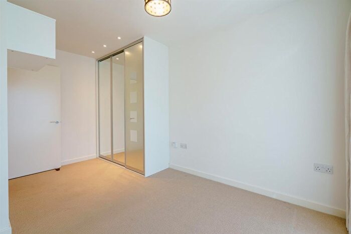 1 Bedroom Flat For Sale In Douglas Path, London, E14