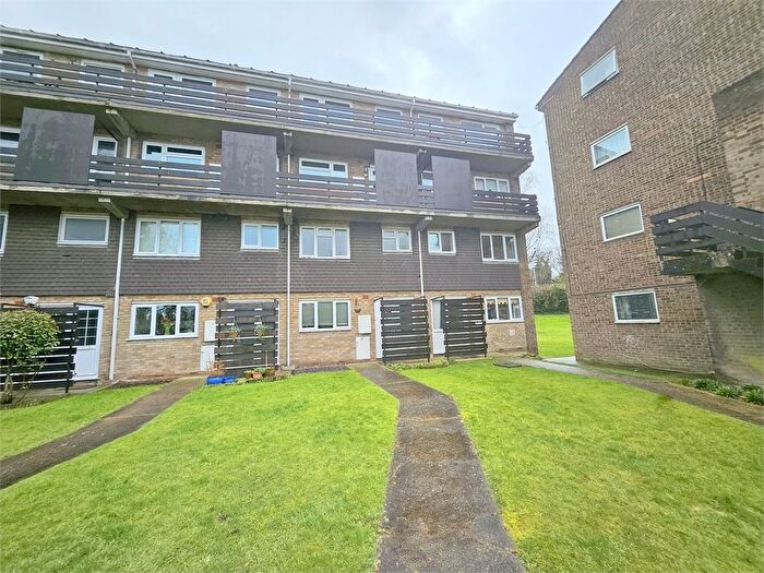 2 Bedroom Maisonette To Rent In Rise Park Parade, Romford, Romford, RM1
