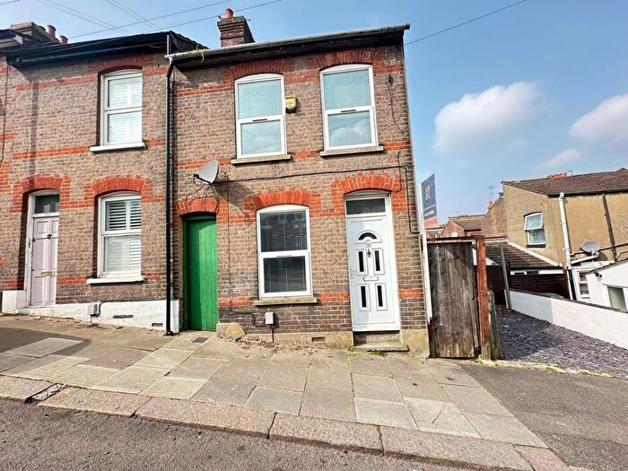 3 Bedroom End Terrace House To Rent In Tennyson Road, Luton, Bedfordshire, LU1