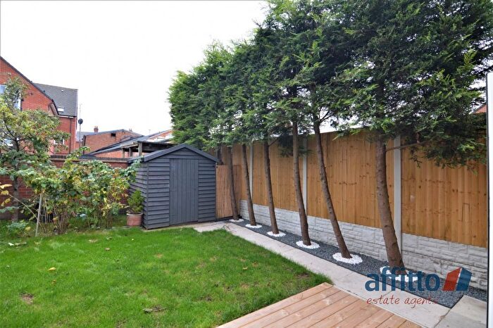 3 Bedroom Semi Detached House For Sale In White Hart Close, Thurmaston, Leicester, LE4