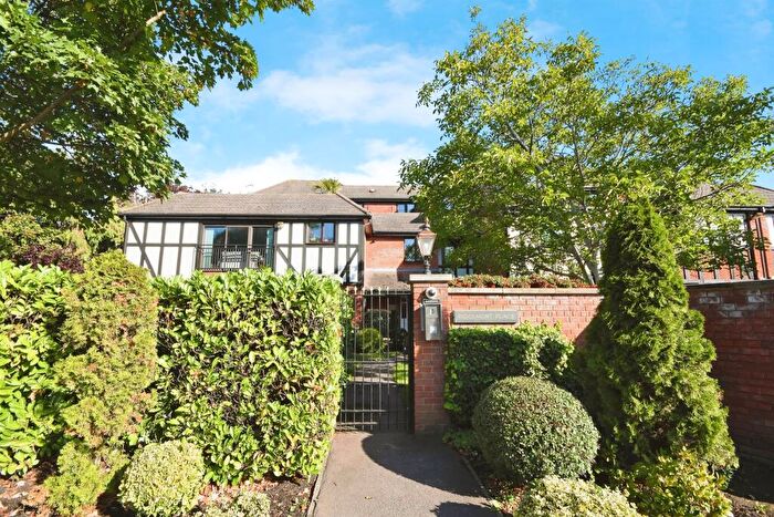 2 Bedroom Flat For Sale In Parkstone Avenue, Hornchurch, RM11