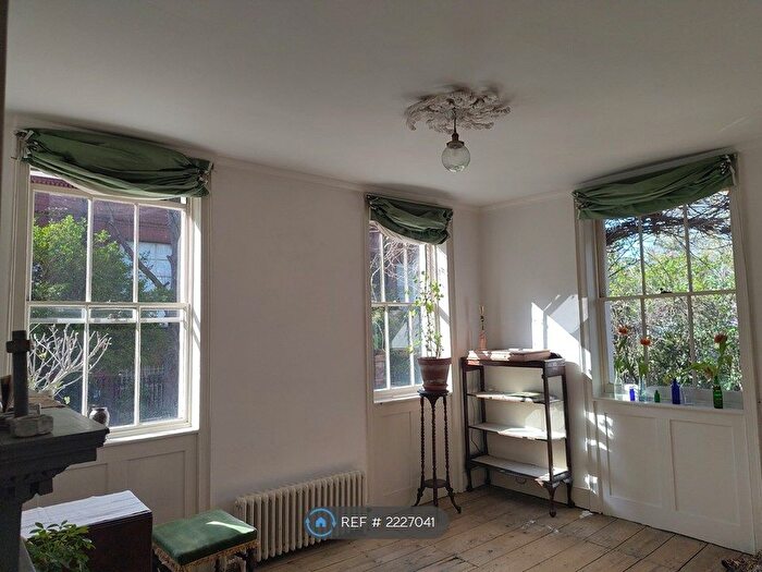 2 Bedroom Flat To Rent In Old Ford Road, London, E2