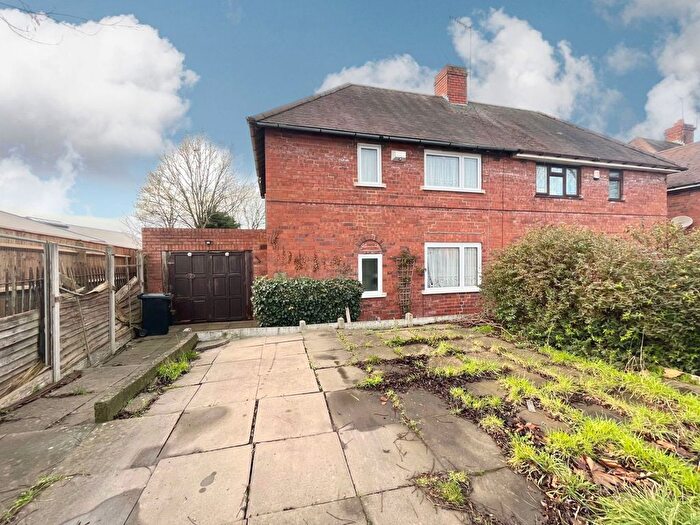 3 Bedroom Semi Detached House For Sale In Tiled House Lane, Pensnett, Brierley Hill, DY5