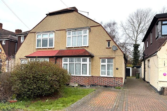 3 Bedroom Semi Detached House For Sale In Wandleside, London, SM6