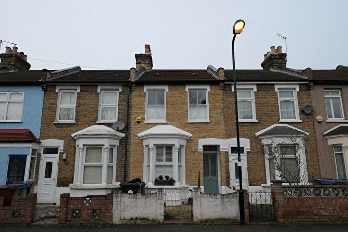 4 Bedroom Terraced House To Rent In Torrens Road, Stratford, London, E15