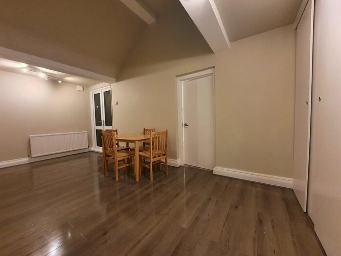 1 Bedroom Flat To Rent In Frogmore, London, SW18