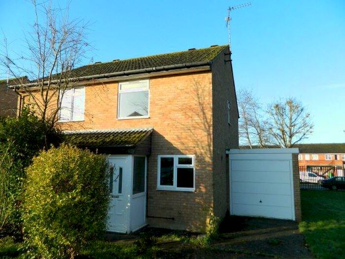 2 Bedroom House To Rent In Trefoil Close, Horsham, RH12