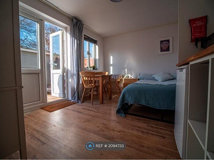 Studio To Rent In Beech Way, London, TW2