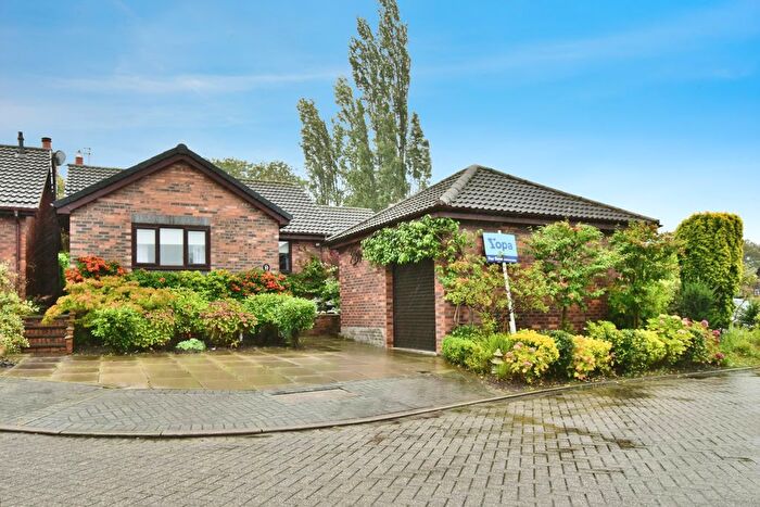 3 Bedroom Detached Bungalow For Sale In Wellfield Close, Knutsford, WA16