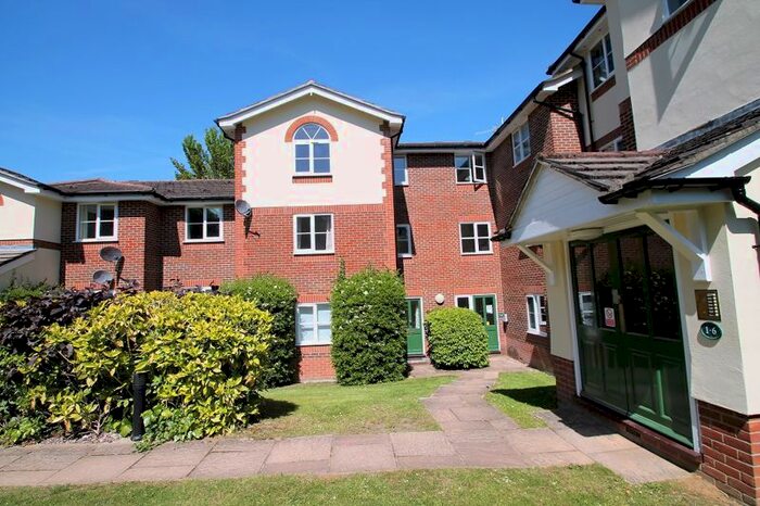 2 Bedroom Flat To Rent In Alexandra Park, Queen Alexandra Road, High Wycombe HP11
