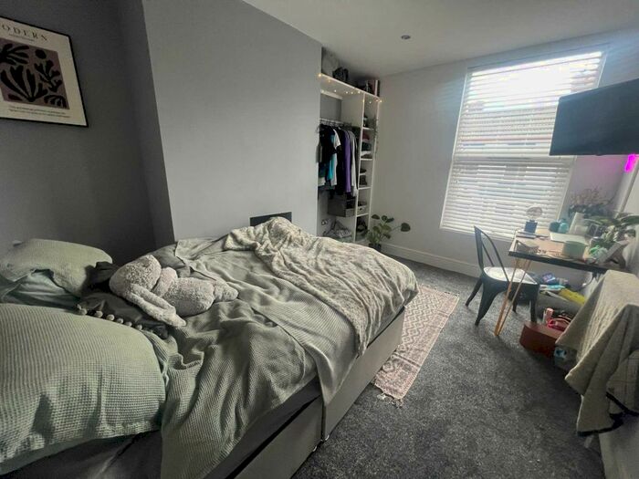 6 Bedroom Semi-Detached House To Rent In Brookdale Road, Liverpool, L15