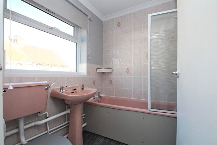 1 Bedroom Flat To Rent In Myrtle Road, Lancing, BN15