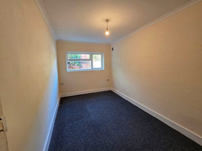 2 Bedroom Flat To Rent In Salisbury Avenue, Westcliff-On-Sea, SS0