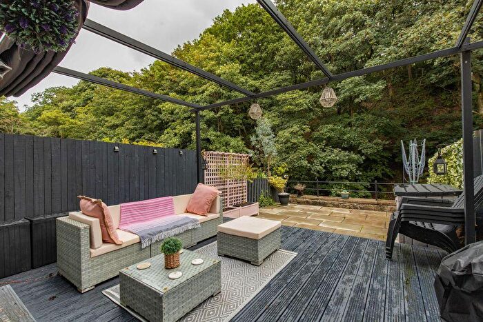 4 Bedroom Town House For Sale In Stepping Stones, Ripponden, HX6