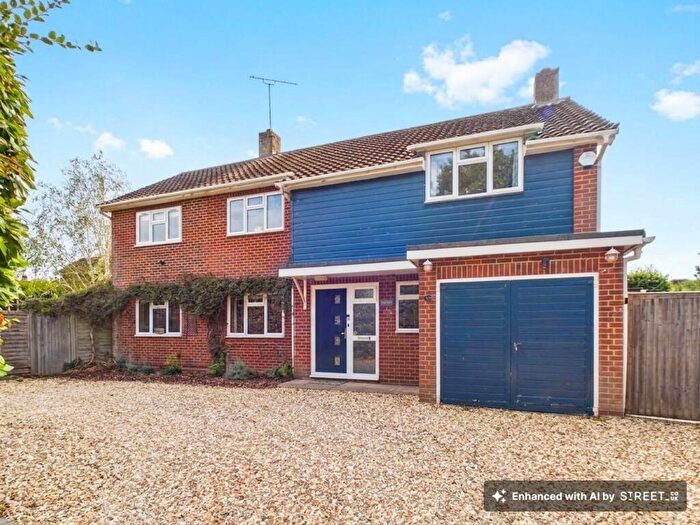 4 Bedroom Detached House For Sale In Northfield Road, Sherfield-On-Loddon, RG27