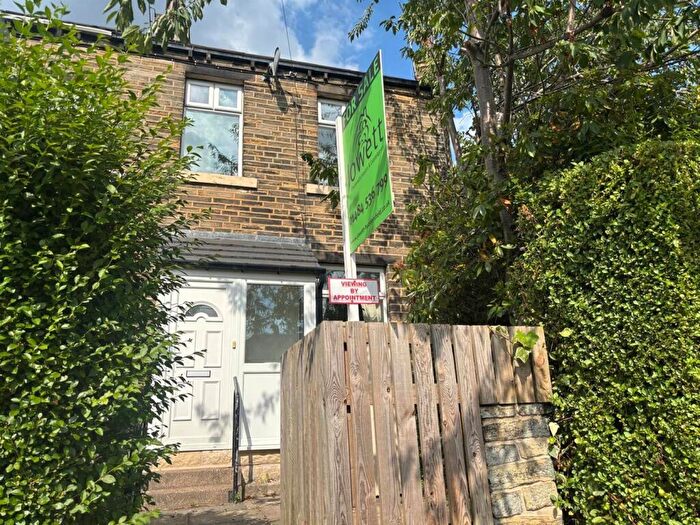 2 Bedroom End Of Terrace House For Sale In Almondbury Bank, Huddersfield, HD5