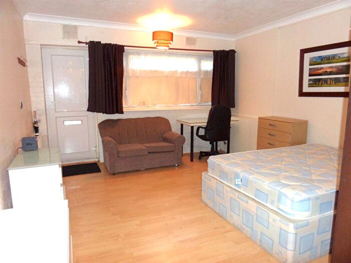 Studio To Rent In Whitton Road, Hounslow, TW3