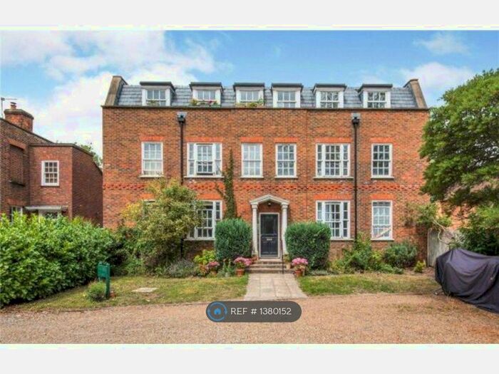 3 Bedroom Flat To Rent In Villiers Road, Kingston Upon Thames, KT1