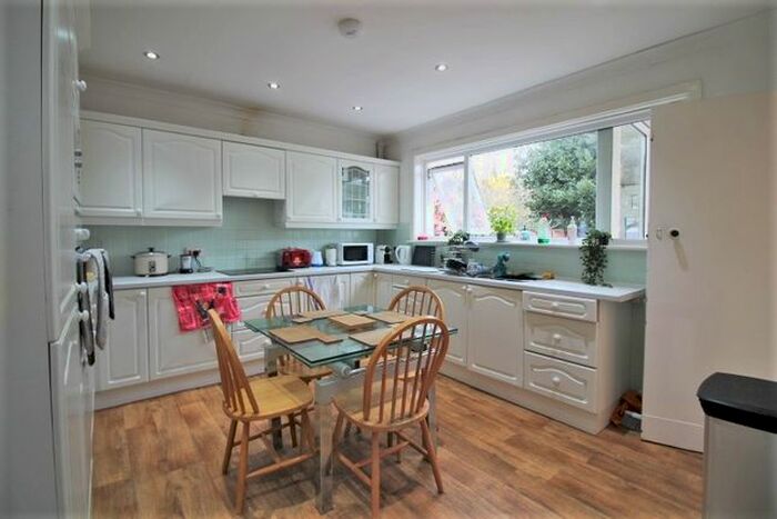 5 Bedroom Detached House To Rent In Taddyforde Court, Exeter, EX4