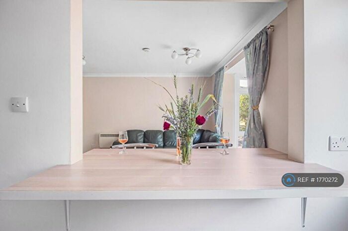 1 Bedroom Flat To Rent In Dulwich Wood Avenue, London, SE19