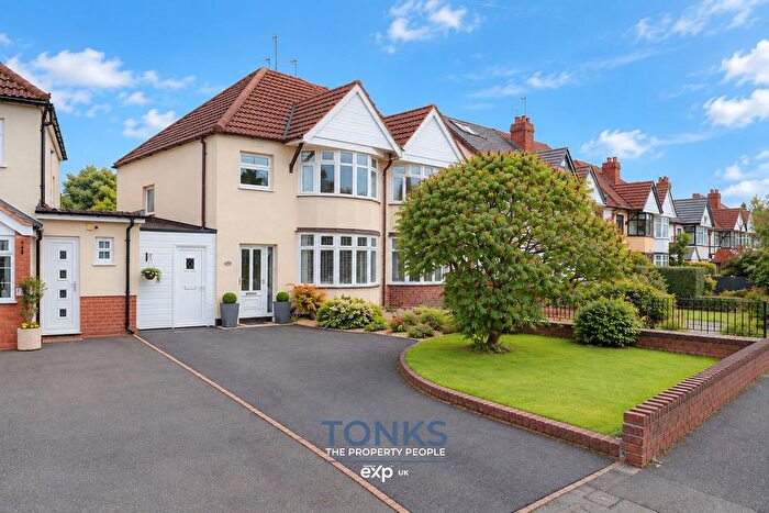 3 Bedroom Semi Detached House For Sale In Oak Tree Crescent, Halesowen, B62