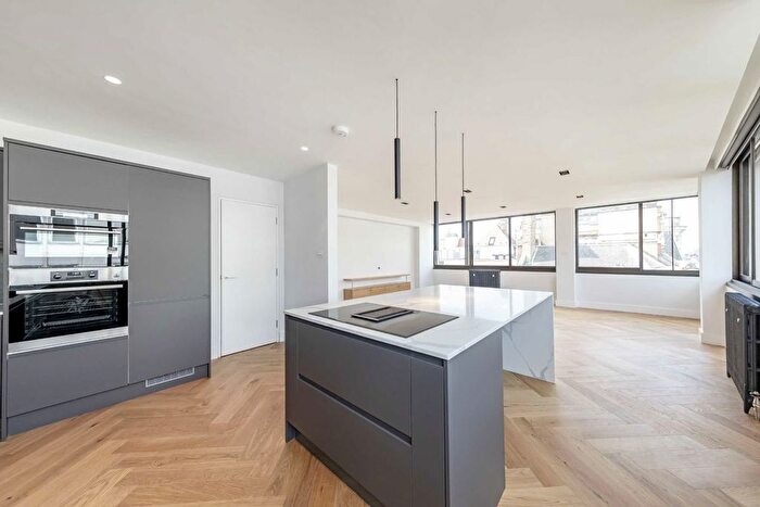 2 Bedroom Flat For Sale In Gilbert Street, Mayfair, W1K