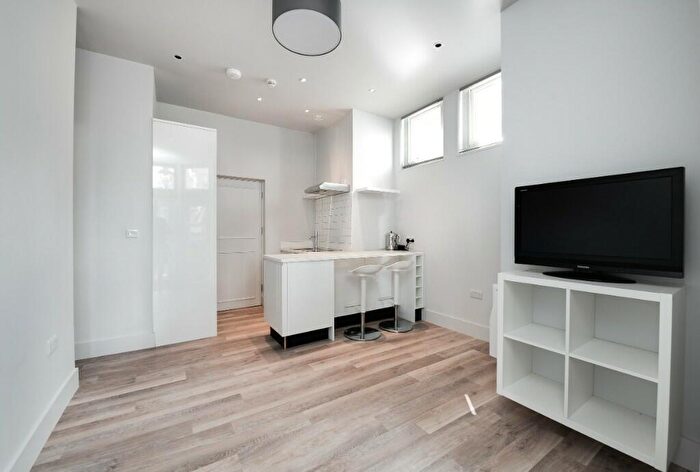 2 Bedroom Flat To Rent In Lennox Road South, Southsea, Hampshire, PO5