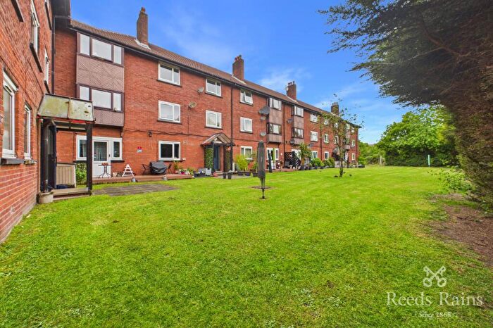 2 Bedroom Apartment For Sale In Canterbury Gardens, Salford, Greater Manchester, M5
