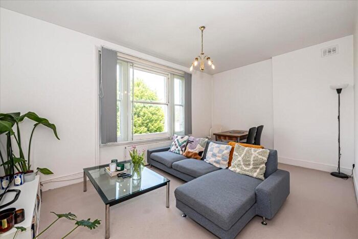 2 Bedroom Flat For Sale In Brondesbury Road, London, NW6
