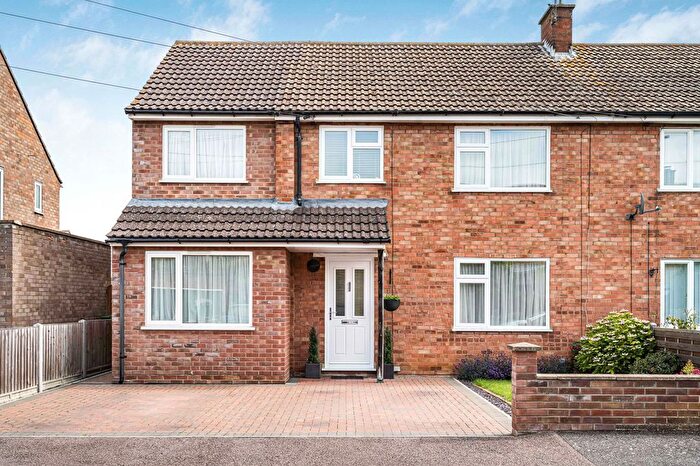 4 Bedroom Semi-Detached House For Sale In Stuart Close, Godmanchester, PE29