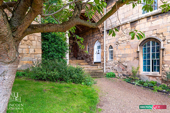 3 Bedroom Semi-Detached House To Rent In Vicars Court, Lincoln, LN2