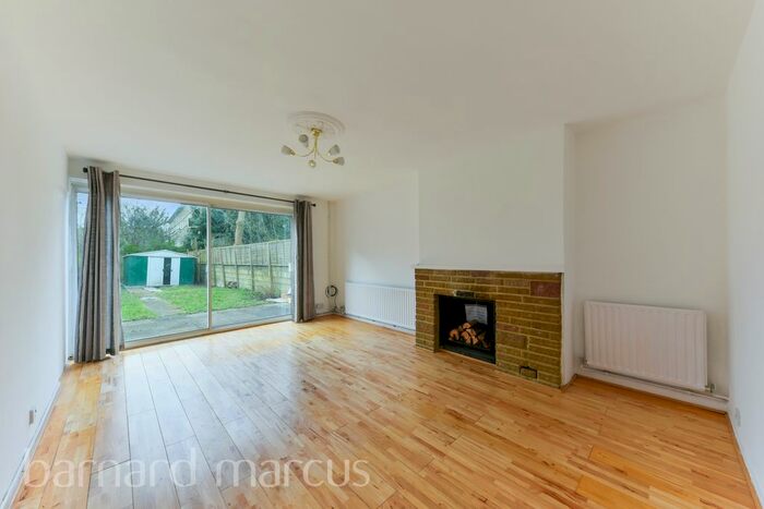 4 Bedroom Flat To Rent In Clarence Crescent, London, SW4