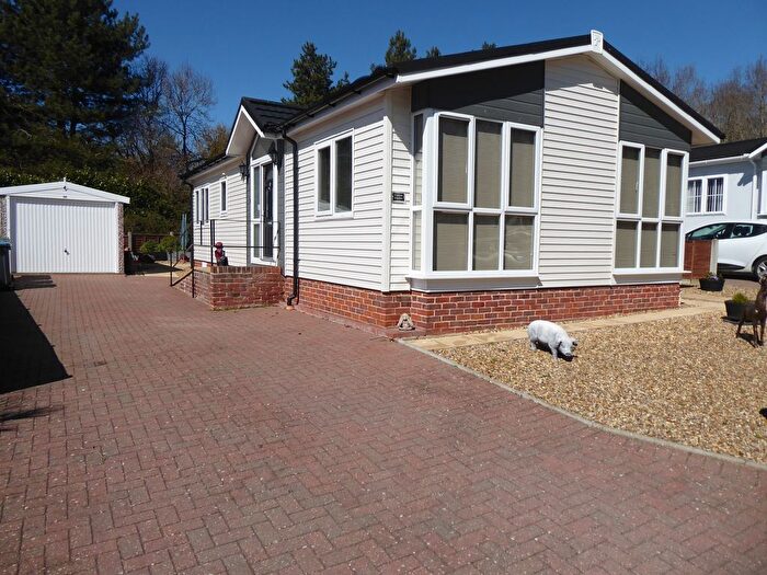 2 Bedroom Mobile/park Home For Sale In Whitearch Park, Benhall, Saxmundham, IP17