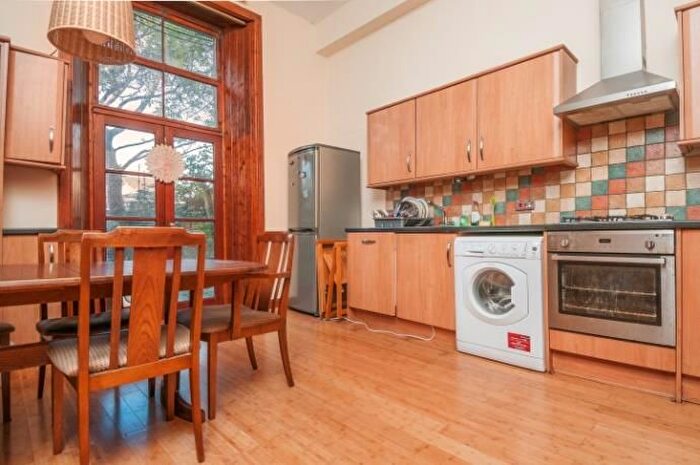 3 Bedroom Flat To Rent In Lutton Place, Edinburgh, EH8