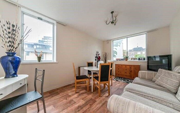 2 Bedroom Flat To Rent In Dinerman Court, - Boundary Road, NW8