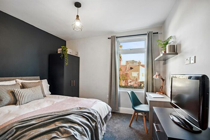 1 Bedroom Terraced House To Rent In Bedroom Terraced House In Southend On Sea, SS1