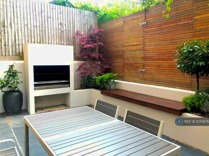 2 Bedroom Flat To Rent In Blenheim Grove, London, SE15