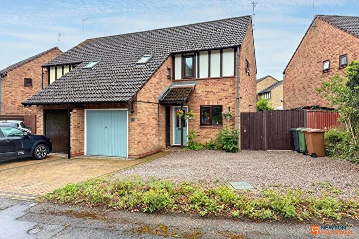 3 Bedroom Semi-Detached House For Sale In Woodhall Rise, Werrington, Peterborough, PE4