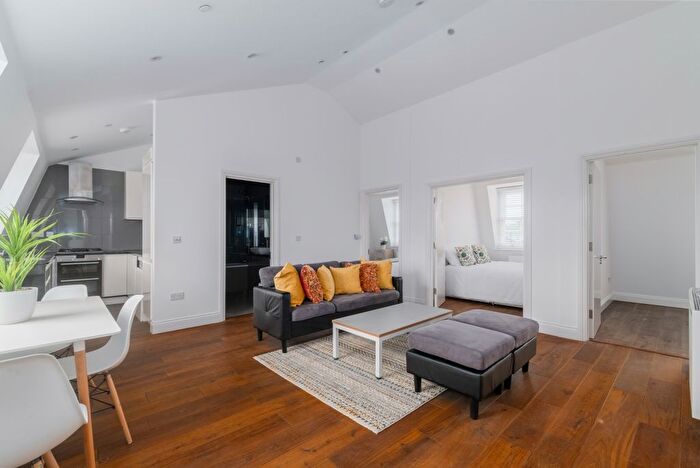 3 Bedroom Flat To Rent In Danbury Street, London, N1