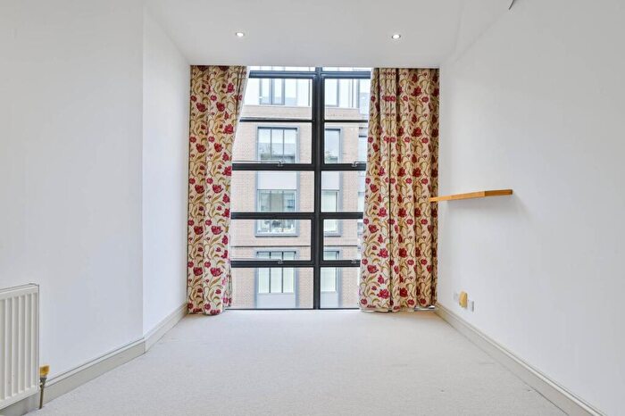 1 Bedroom Flat For Sale In St Johns Square, Clerkenwell, London, EC1V