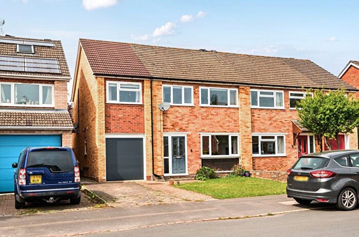 5 Bedroom Semi-detached House For Sale In Oak Avenue, Owlsmoor, Sandhurst, GU47