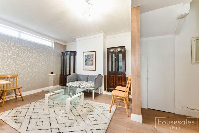 1 Bedroom Flat For Sale In Watford Way, London, NW4