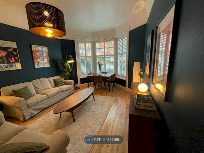 2 Bedroom Flat To Rent In Golfhill Drive, Glasgow, G31