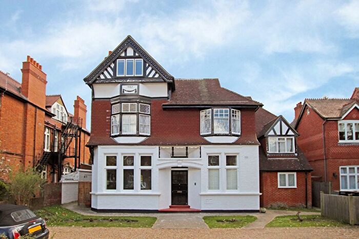 1 Bedroom Flat To Rent In Walpole Gardens, Twickenham, TW2