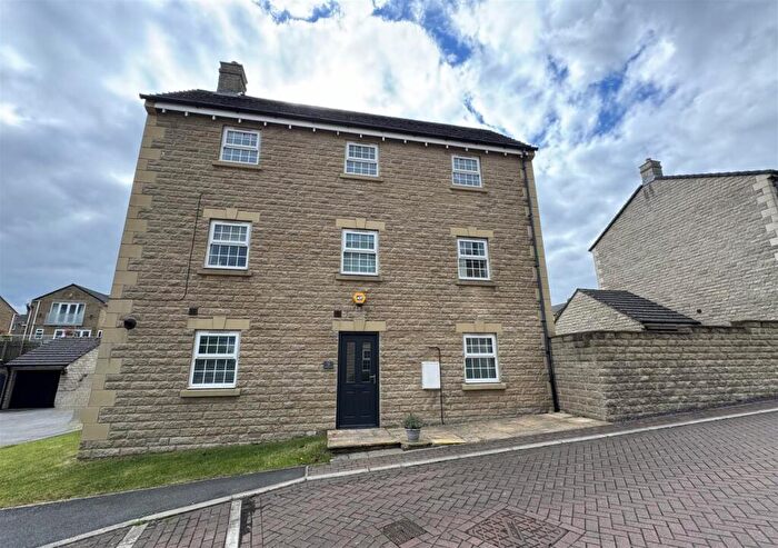 3 Bedroom End Of Terrace House For Sale In Gardeners Walk, Skelmanthorpe, Huddersfield, HD8
