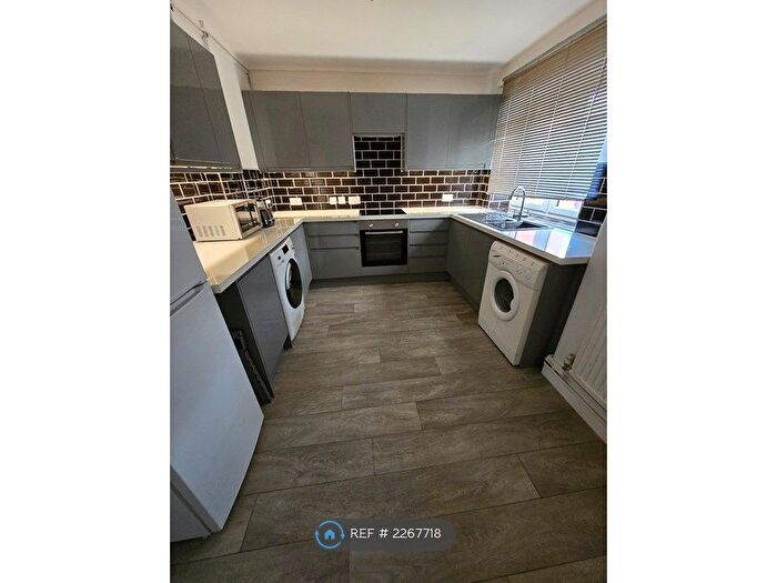 1 Bedroom Flat To Rent In Godley V C House, London, E2